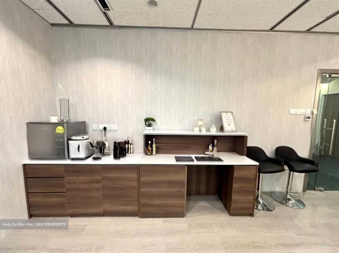 United Square (D11), Office #633724301